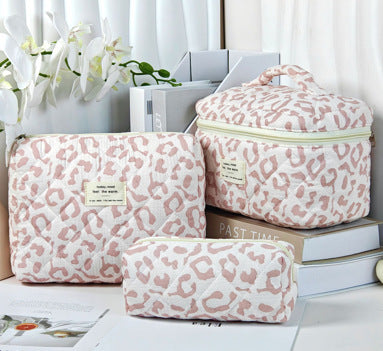 Quilted Cotton Floral Print Makeup Bag with Large Capacity for Travel
