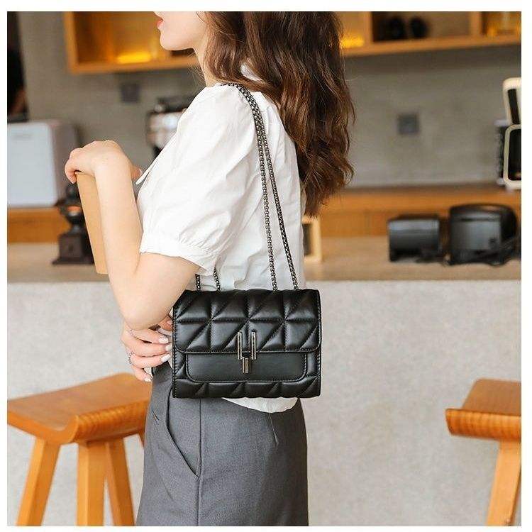 Quilted Chain Shoulder Bag